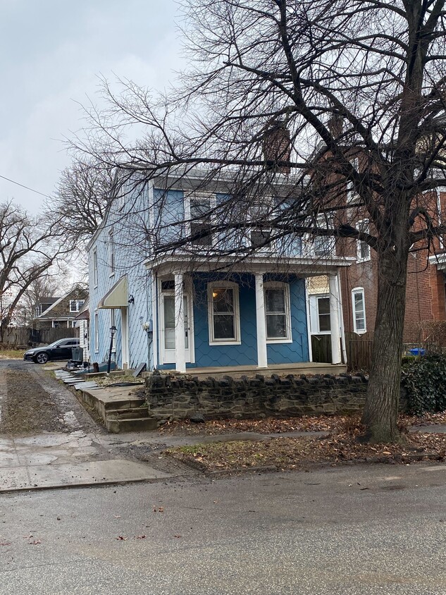 Primary Photo - 574 Jamestown St