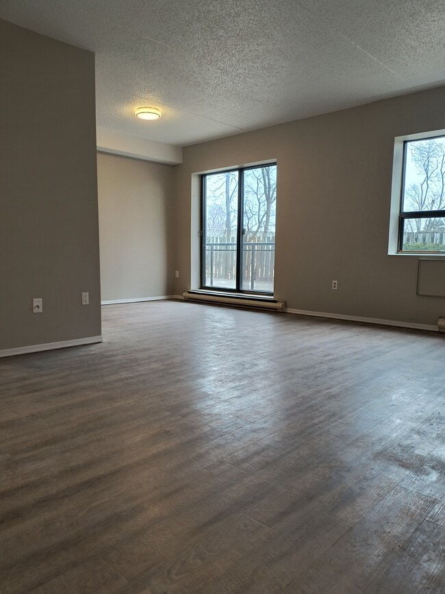 Building Photo - 72 Tollgate Rd