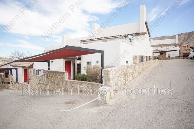 Foto del edificio - 4200 Camelot Heights Dr