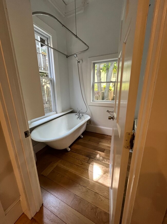 Main bath - 34 Cushman St