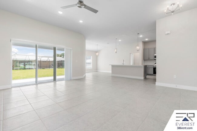 Foto del edificio - 34 Burnell Dr