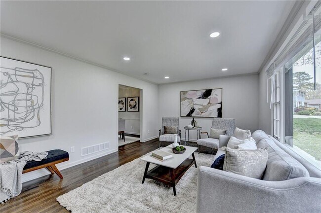 Foto del edificio - 1450 Cedarhurst Dr