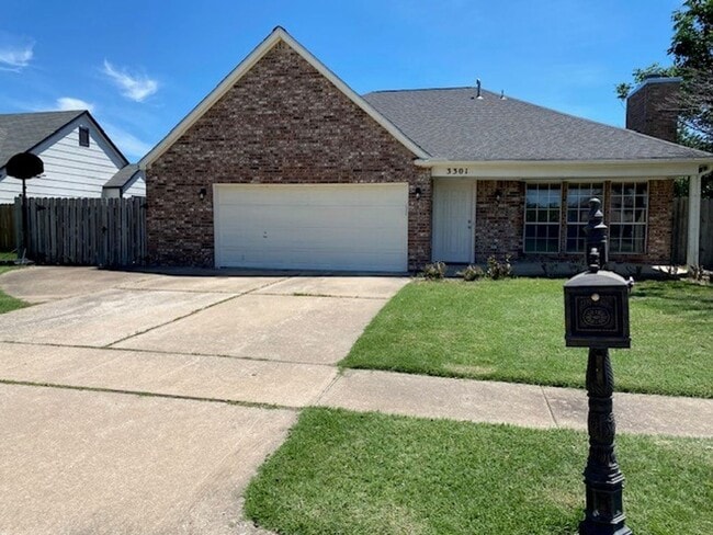 Building Photo - AVAILABLE NOW!! Corner lot 3-Bed, 2-Bath, ...