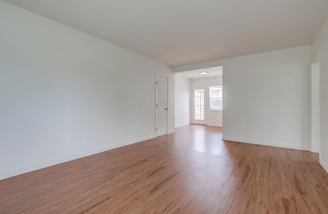 Foto del edificio - Updated 2-Bed Condo in Prime North Park