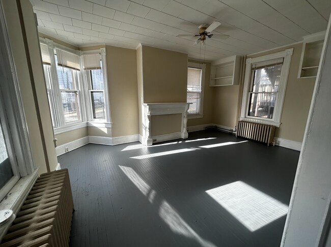 Building Photo - 61 Brainard St