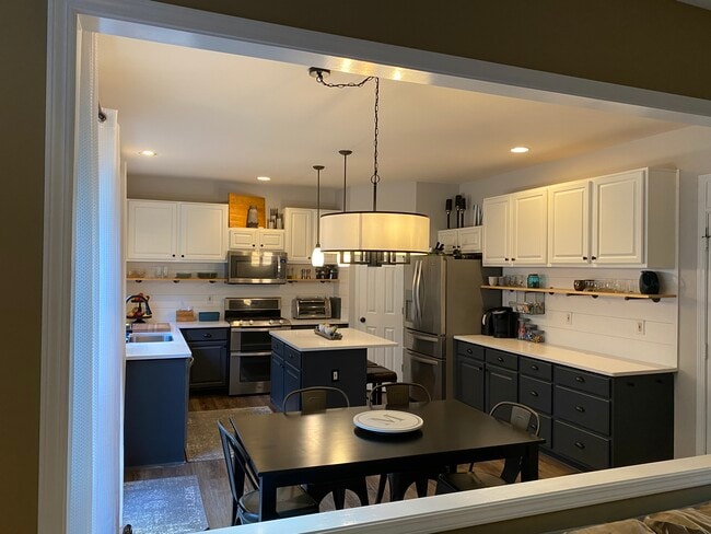 Building Photo - 1540 Aurelia Dr