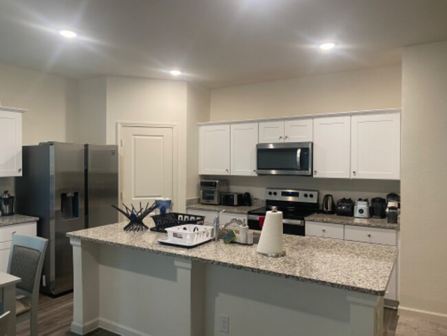 Foto del edificio - 10304 Holy Cross Ln
