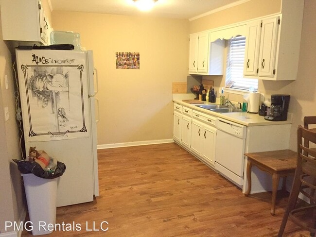Building Photo - 2 br, 1 bath Room For Rent - 31 Southern Ct