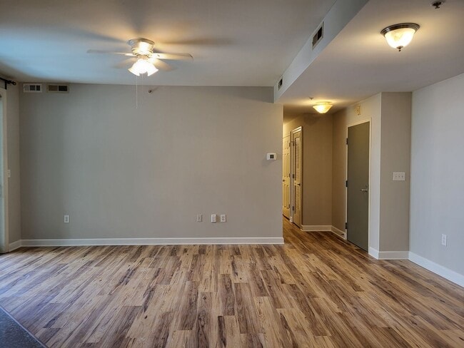 Foto del edificio - 2 bedroom Condo In Gateway Plaza