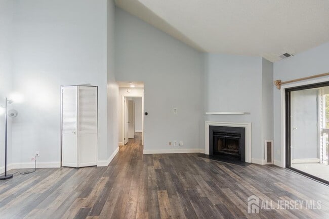 Building Photo - 208 Sunshine Ct