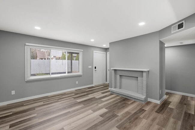 Interior Photo - Elizabeth Green