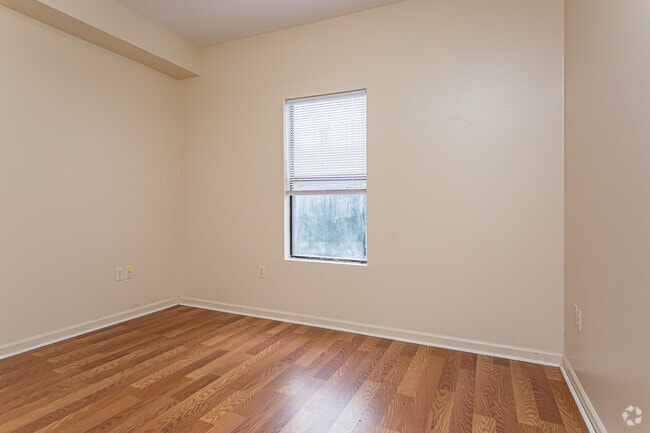 4 BR, 2 BA - 1621 SF - College Park Apartments