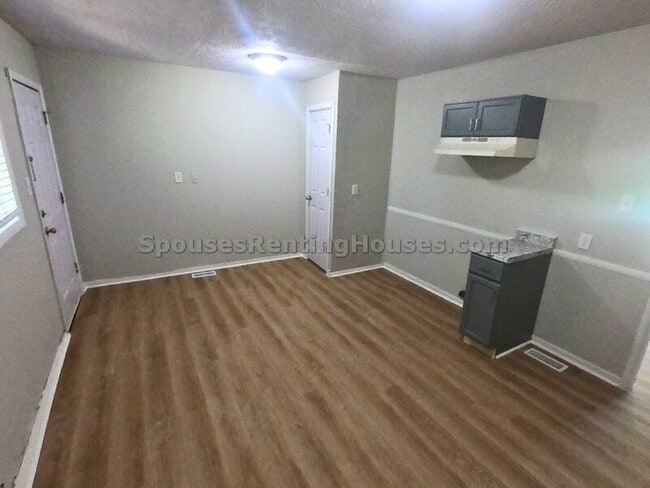 Building Photo - 5126 Thrush Dr