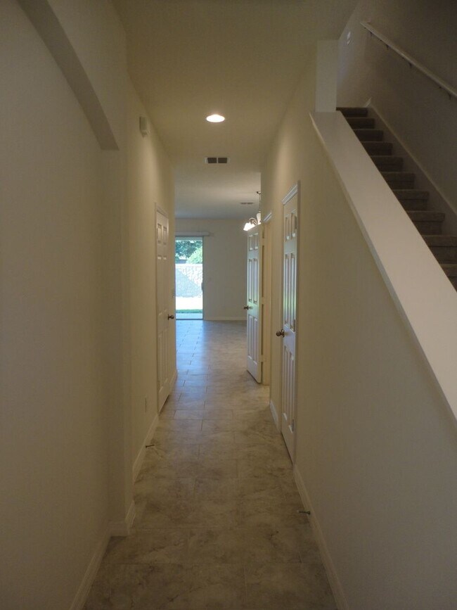 Foto del edificio - 3 Bedroom 2.5 Bath Town Home In Gated Mitchell Creek Community in Oviedo!