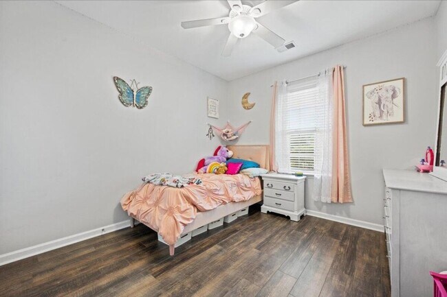 Building Photo - 421 Brawley Dr