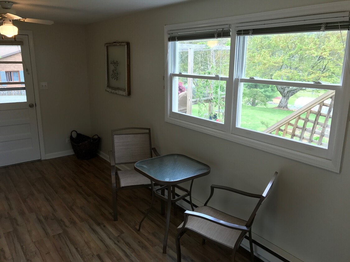Primary Photo - 127 Timberlane Ext