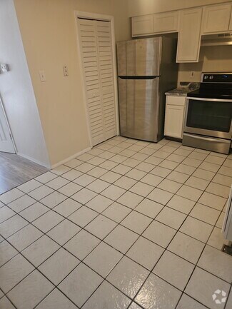 Building Photo - 4023 Woodfern Dr