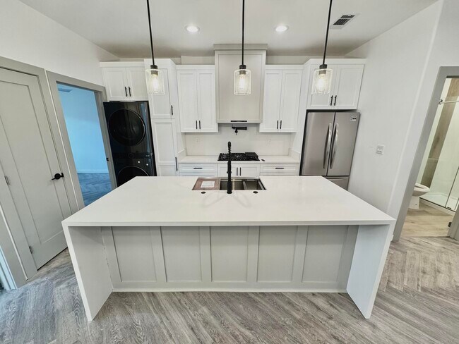 Foto del edificio - 2643 Summerchase Ave