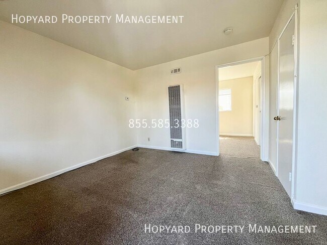 Building Photo - Lovely 1-Bedroom Unit Available For Immedi...