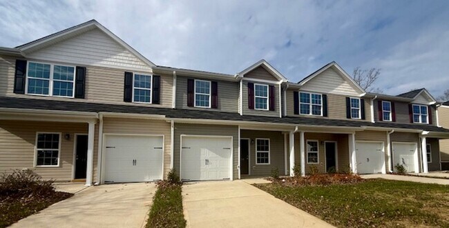 Foto del edificio - Two bedroom, 2.5 bath townhome with loft in Ridge Creek, Whitsett