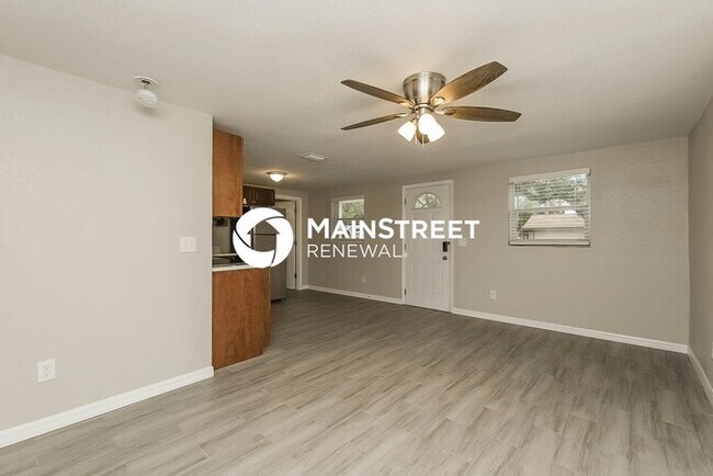 Foto del edificio - 4 Bedroom Pet-Friendly Home in TAMPA, FL with Main Street Renewal
