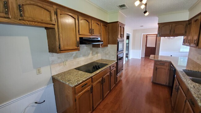 Building Photo - 5425 Fairway Dr