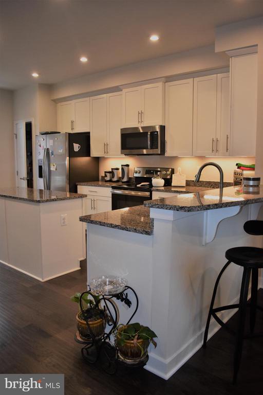 Building Photo - 4711 Crest View Dr