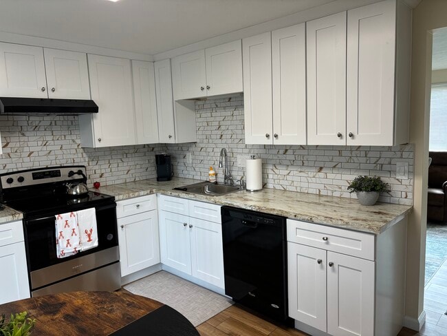 Building Photo - 10251 Spinnaker Run