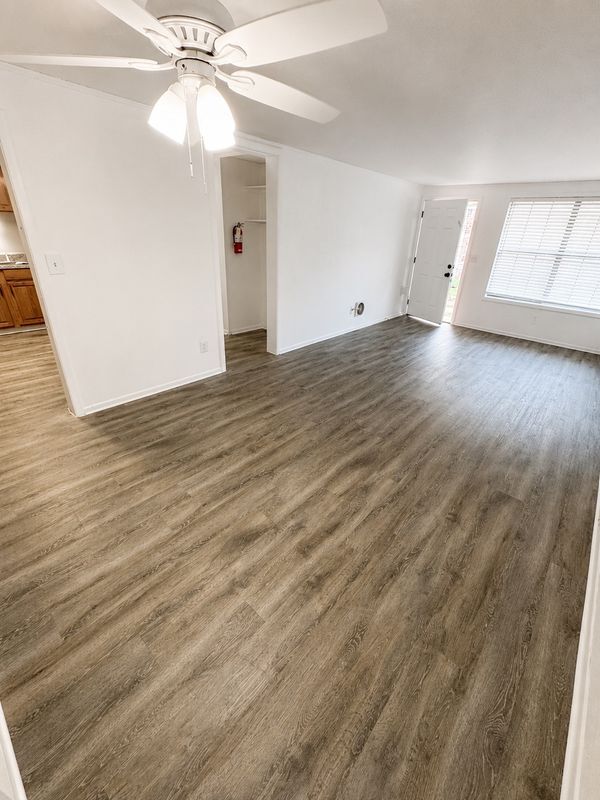 Building Photo - 420-420 MILLS STREET, 32