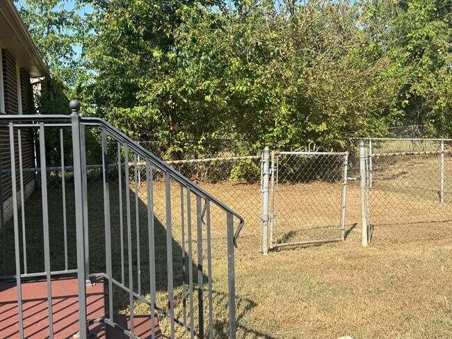 Building Photo - 3254 Hinkle Dr