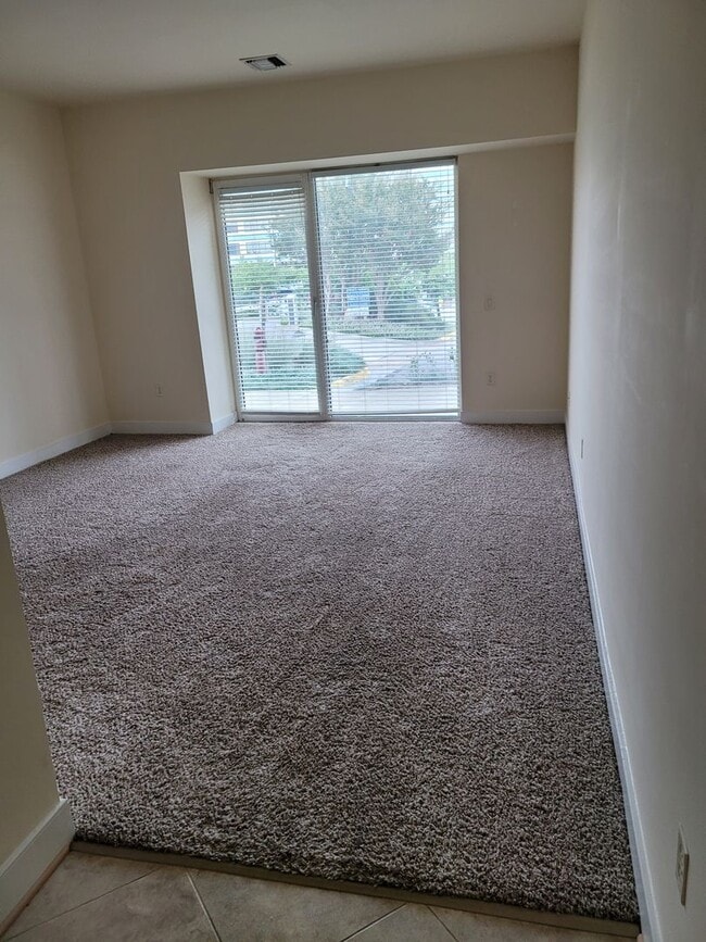 Building Photo - Downtown Area