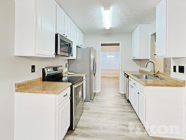 Building Photo - 132 Diamond Ct