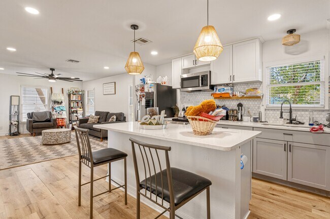 Foto del edificio - 3921 Maple Ave