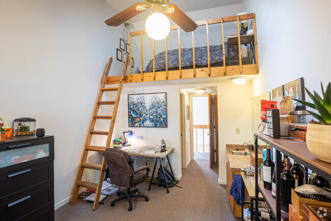 1BR Loft - Graduate Centre