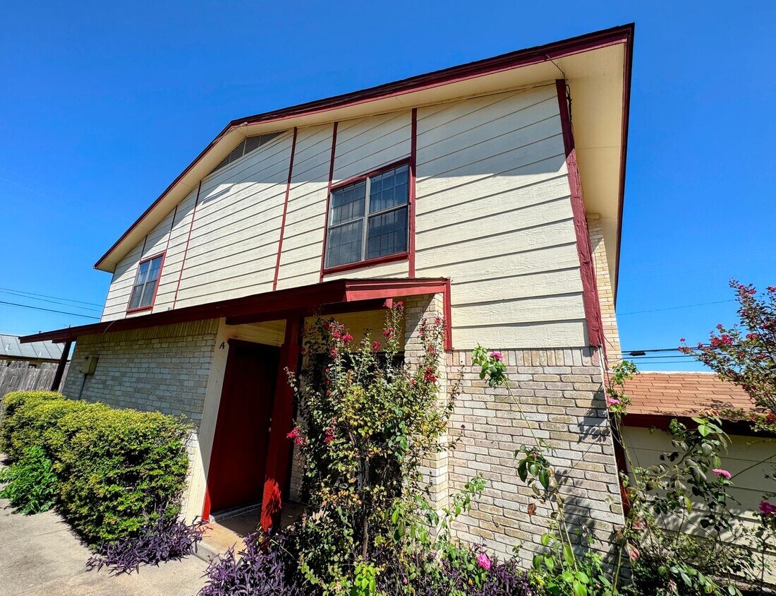 Primary Photo - 1102 Covey Ln