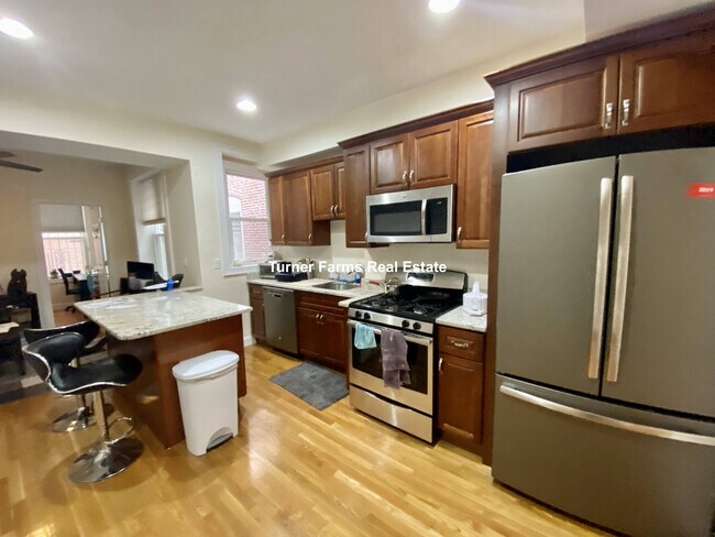 Foto del edificio - 1029 Tremont St