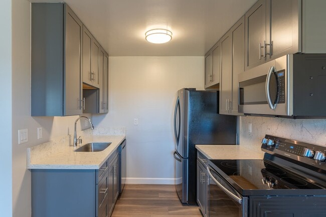 Building Photo - North Point Apartments