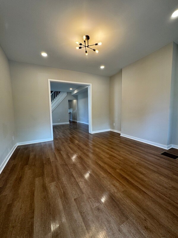 Building Photo - 730 Oakwood Ave