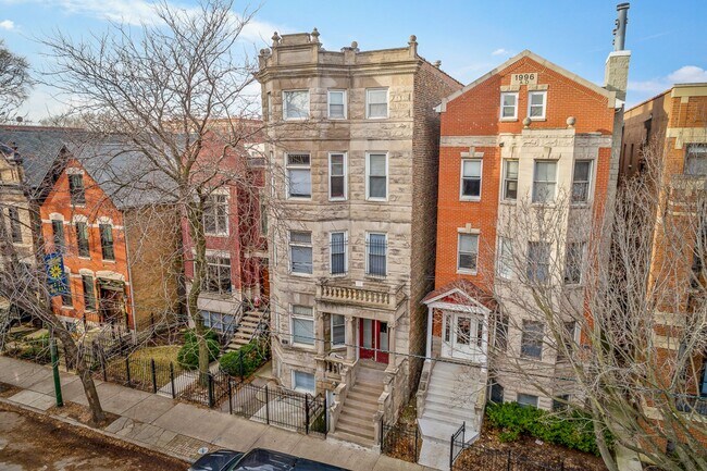 Foto del edificio - 2318 N Southport Ave