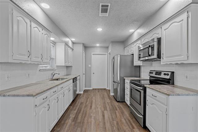 Building Photo - 2909 Lake Park Dr
