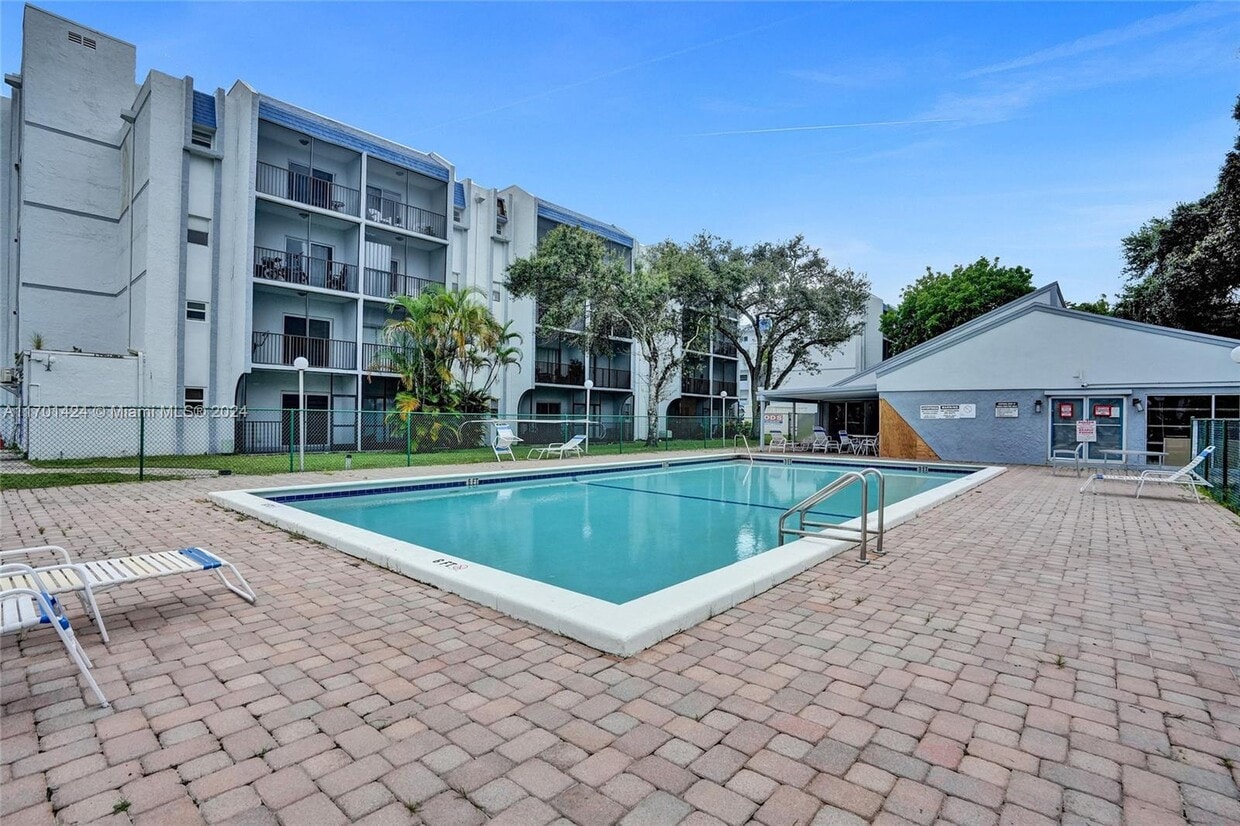 Primary Photo - 7561 NW 16th St