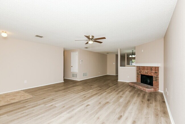 Foto del edificio - 4008 Golden Horn Ln
