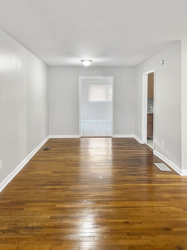 Building Photo - 3565 Fairlane Dr NW