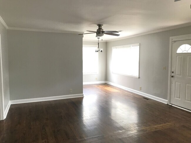 Foto del edificio - 3-Bedroom 2-Bath Home in Prime West Nashvi...