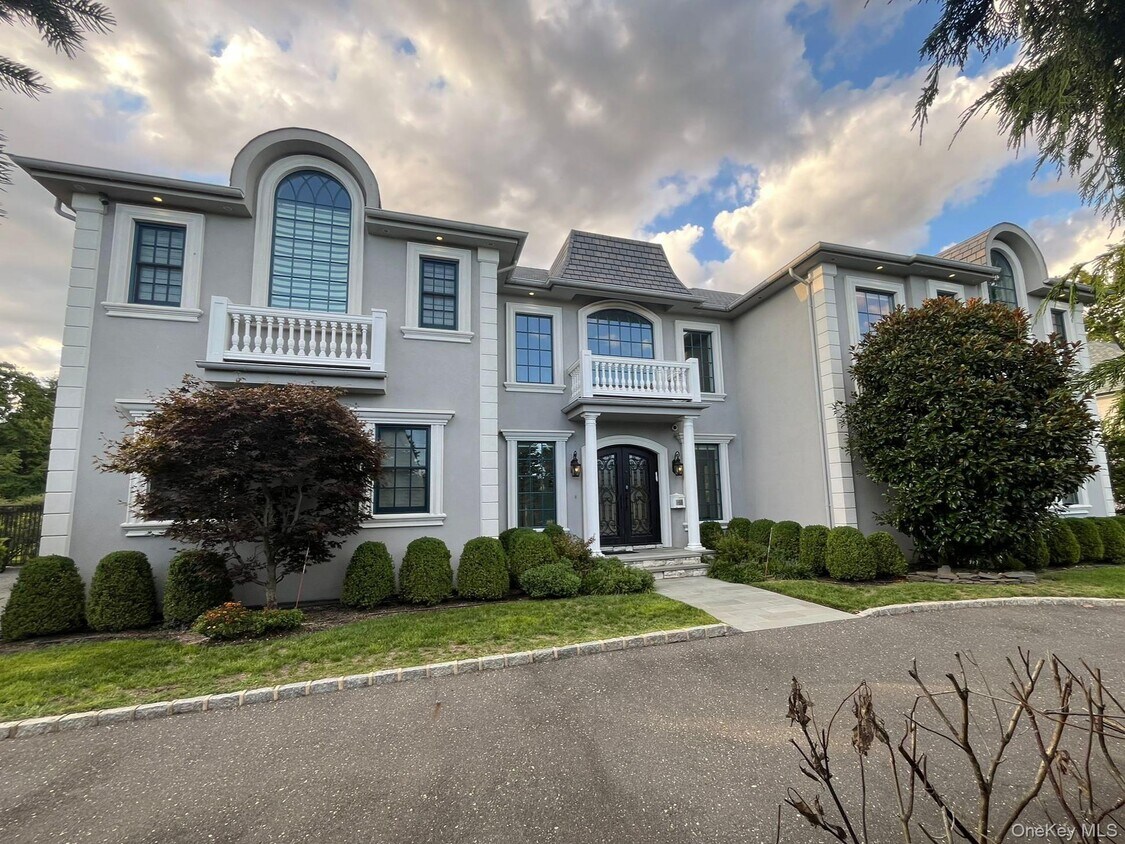 Foto principal - 302 Hewlett Neck Rd