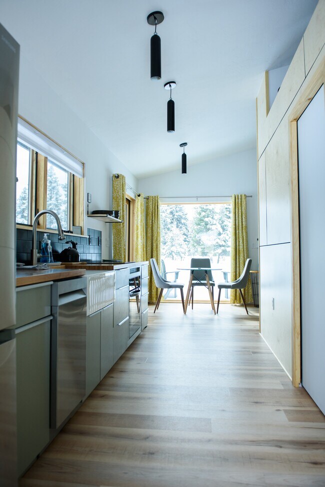 Building Photo - 211 Danaher Trl