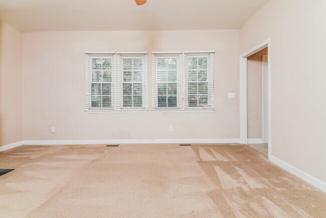 Foto del edificio - 7701 Harps Mill Woods Run