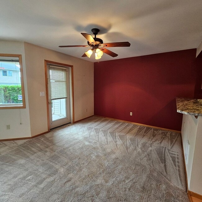 Foto del edificio - Elegant Accessible 3 Bedroom Home with Pri...