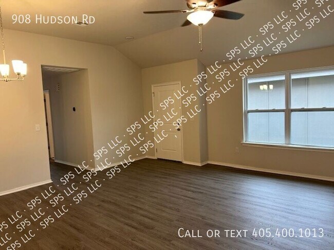 Foto del edificio - 908 Hudson Rd
