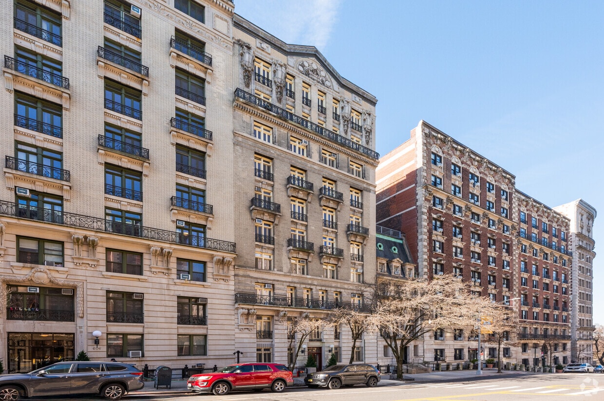 Building Photo - 610 W 116th St